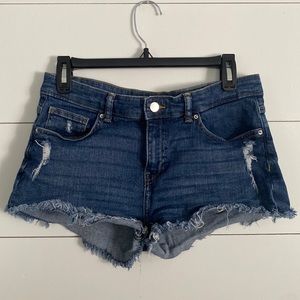 H&M JEAN SHORTS SIZE 10! DARKER WASH. GREAT CONDITION!